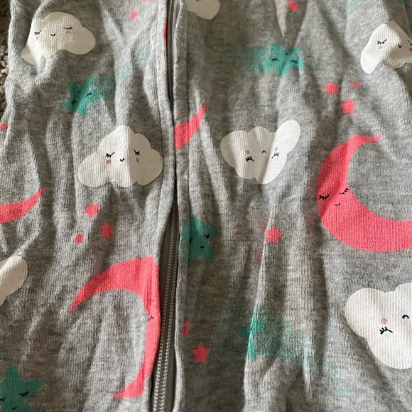 Carters 18 month onesie - Picture 2 of 4